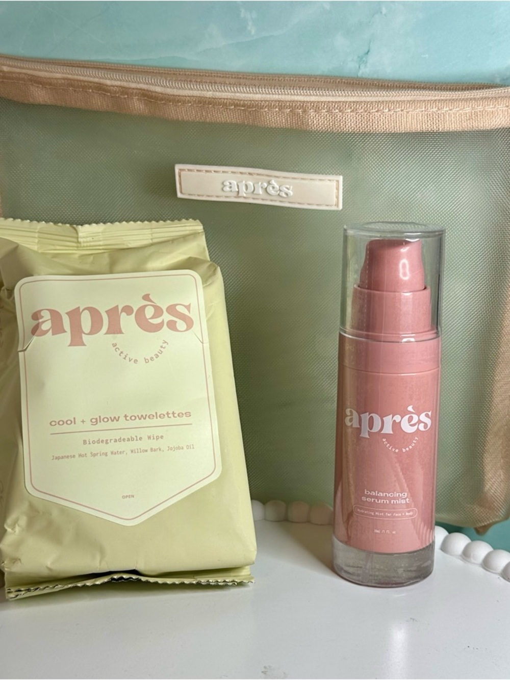 Apres Beauty On The Glow Kit-  Balancing Serum Mist & Cool+Glow Towelettes w/Bag